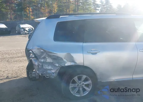 2011 Toyota Highlander Base V6 z USA, uszkodzony, nr VIN 5TDBK3EH7BS083266